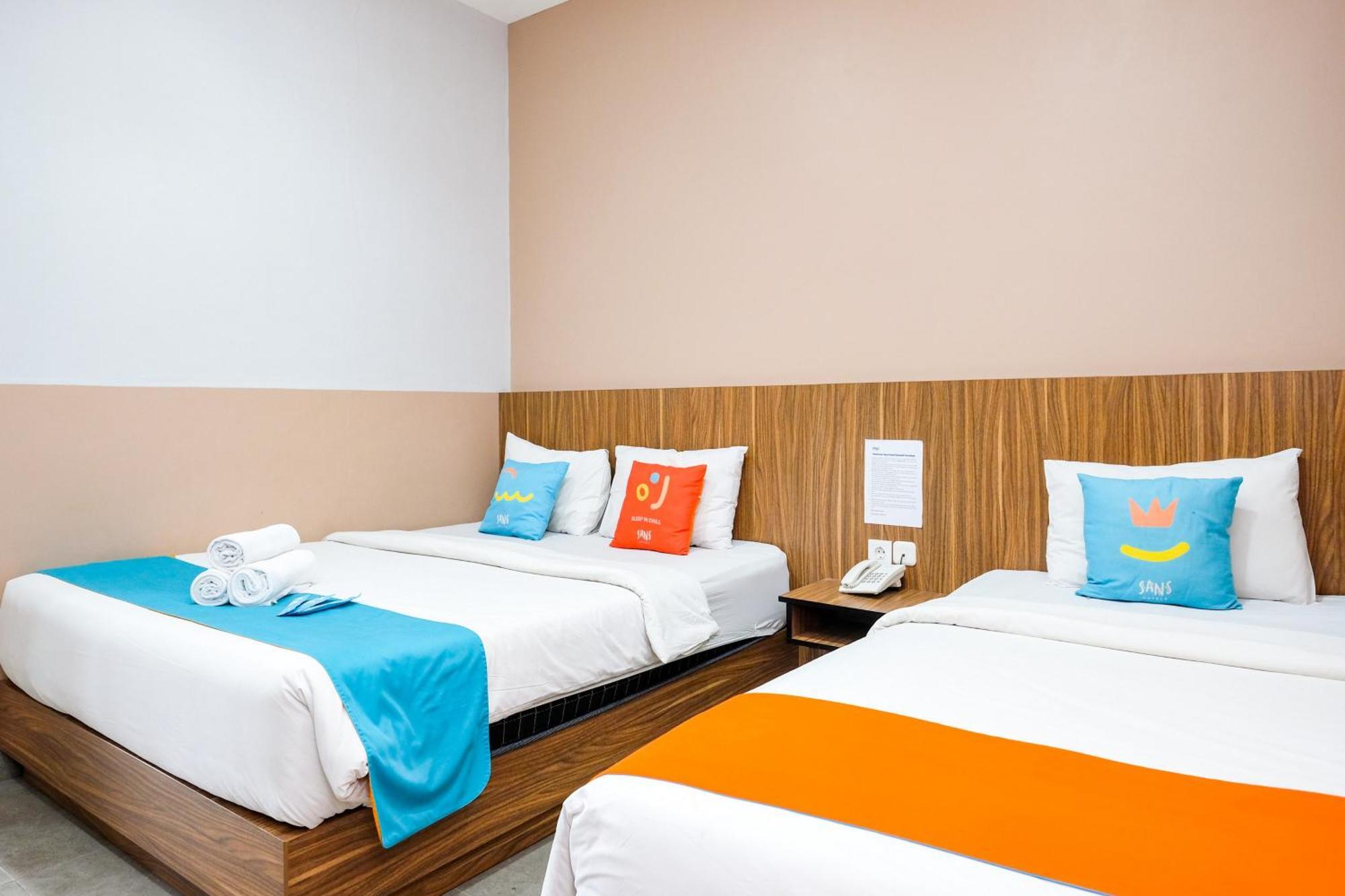 Sans Hotel Rajawali Surabaya By Reddoorz Krembangan Dış mekan fotoğraf