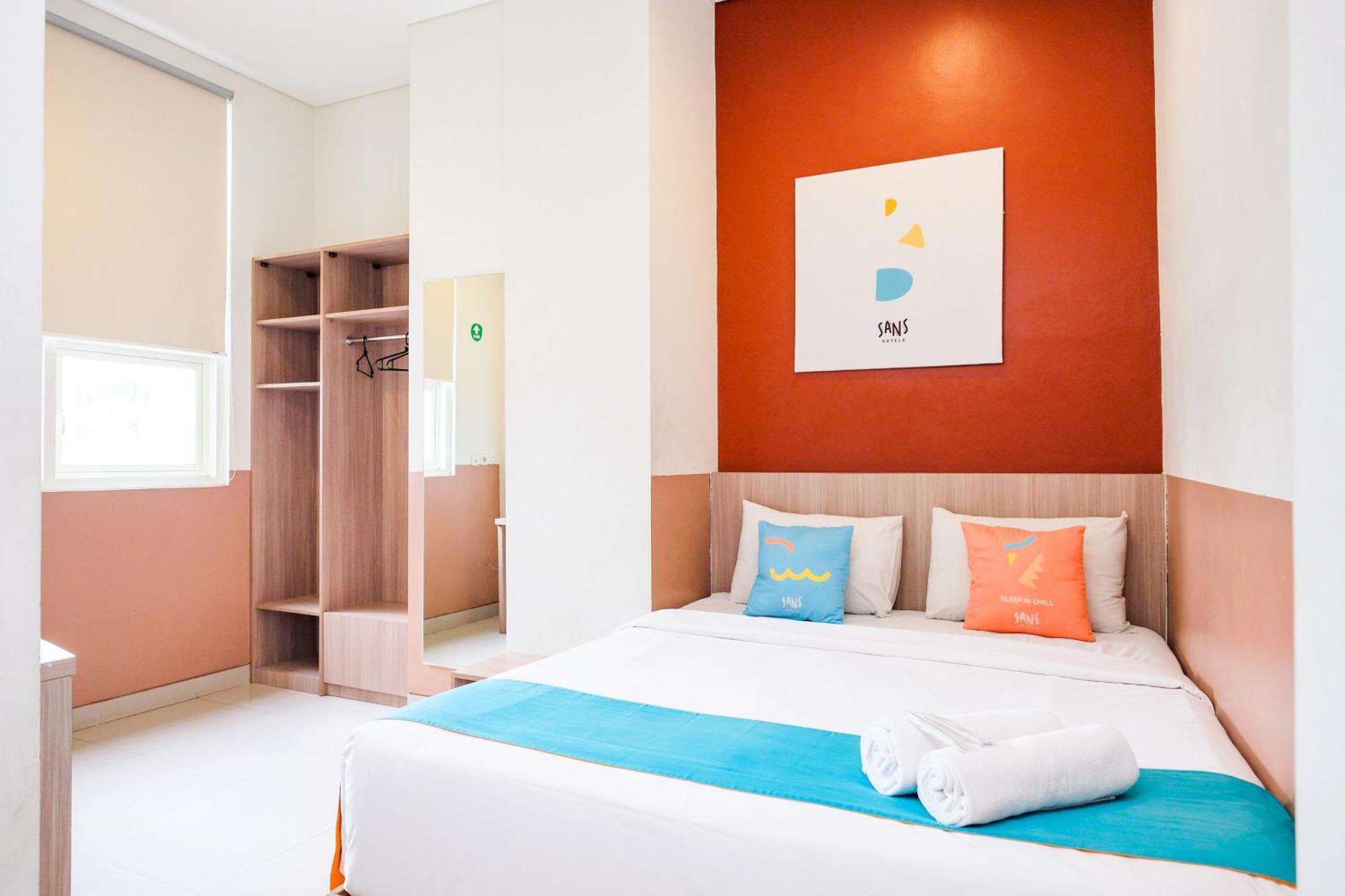 Sans Hotel Rajawali Surabaya By Reddoorz Krembangan Dış mekan fotoğraf