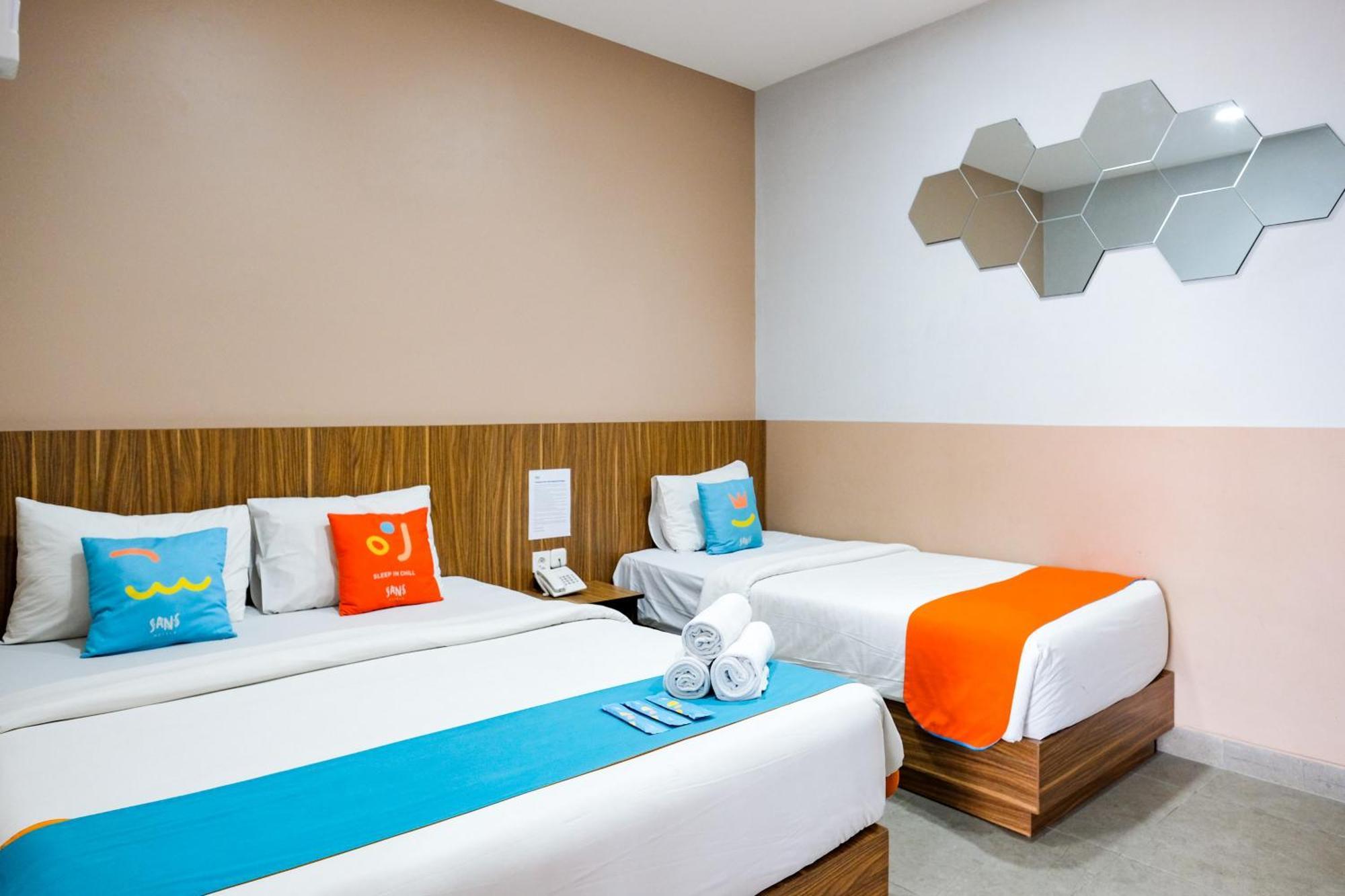 Sans Hotel Rajawali Surabaya By Reddoorz Krembangan Dış mekan fotoğraf