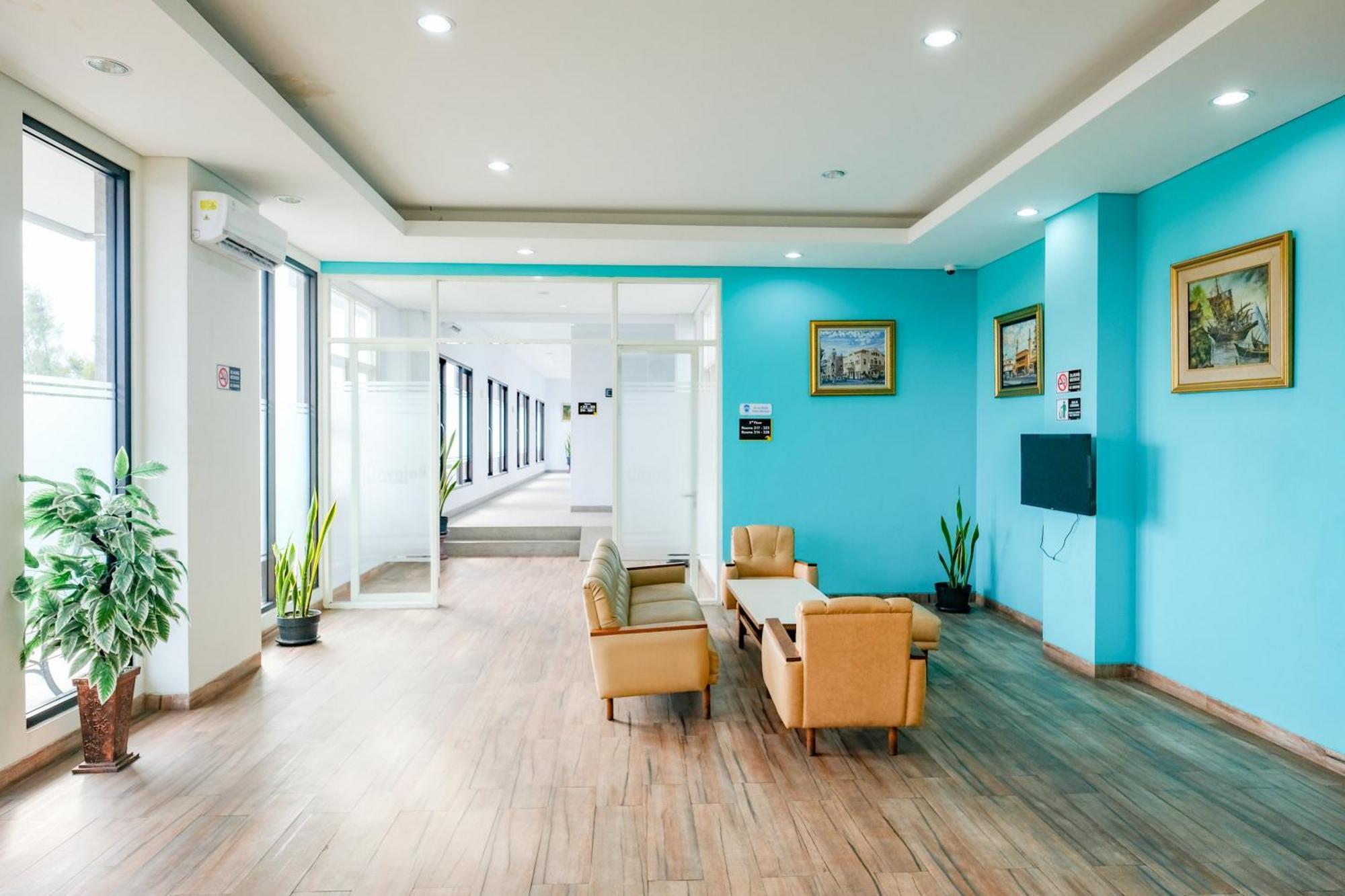 Sans Hotel Rajawali Surabaya By Reddoorz Krembangan Dış mekan fotoğraf