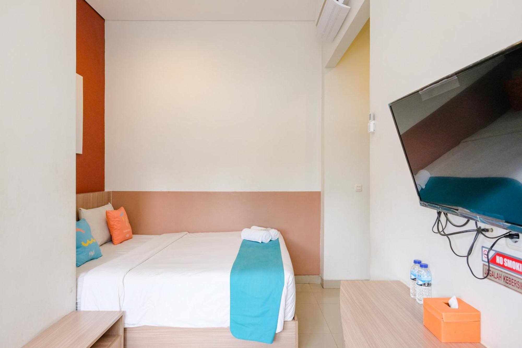 Sans Hotel Rajawali Surabaya By Reddoorz Krembangan Dış mekan fotoğraf